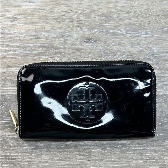 Tory Burch Shiny Black Patent Leather Zip Wallet - Picture 1 of 13